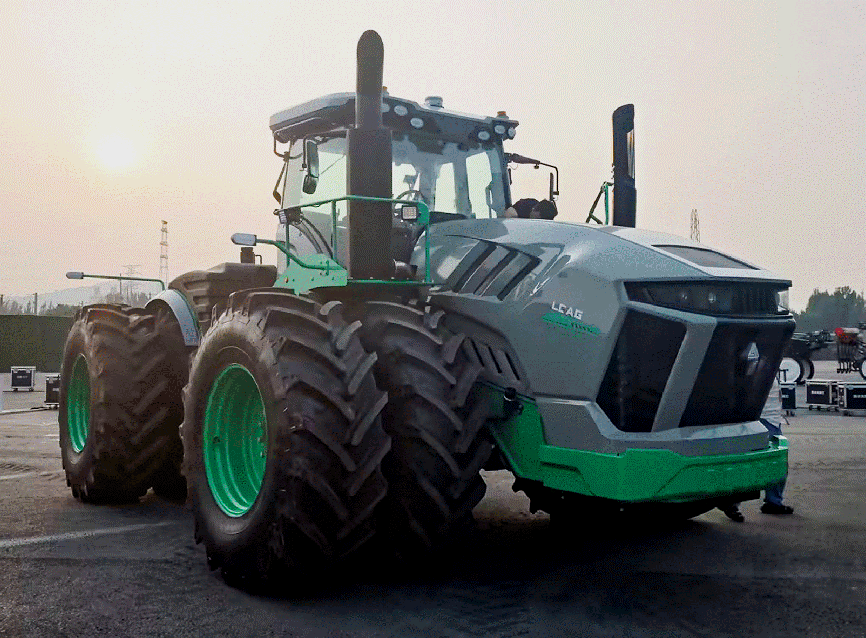 Lingong shows 600hp hybrid tractor