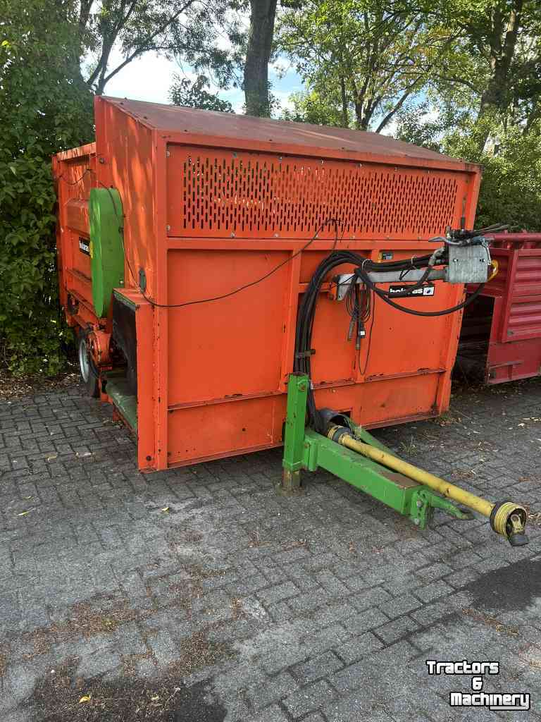 Silage-block distribution wagon Holaras RABBIT 5000