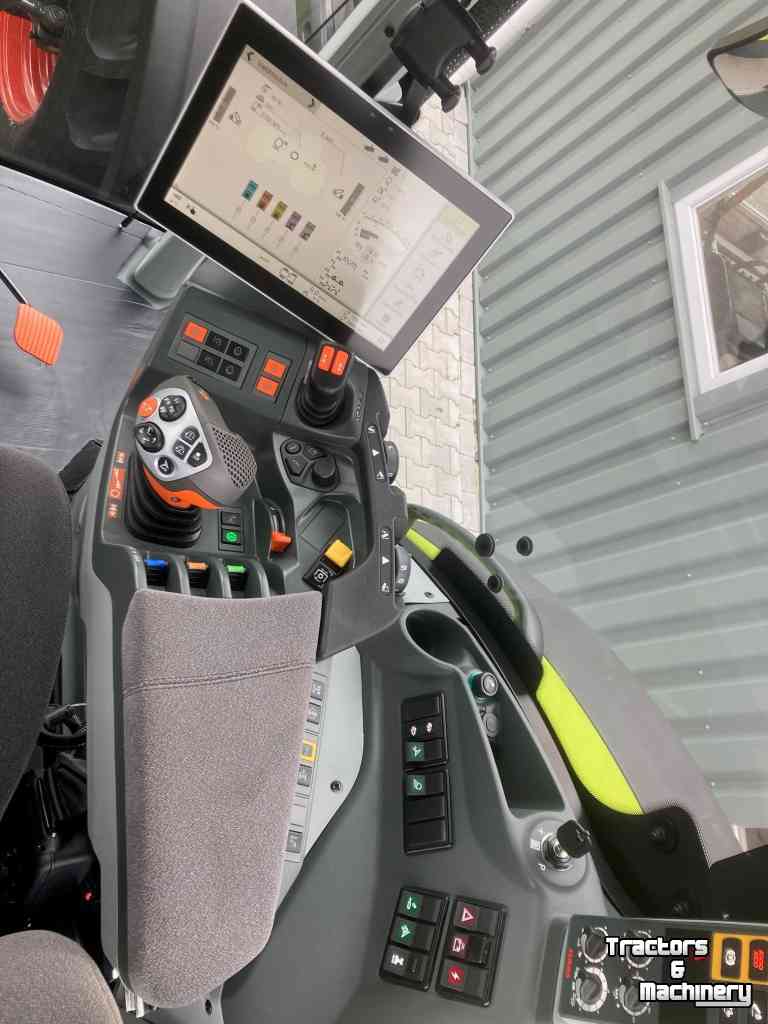 Tractor Claas Axion 830 C-Matic First Claas