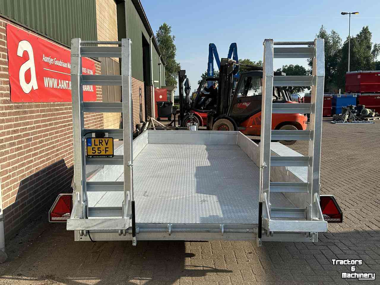 Low loader / Semi trailer AGM Inrij transportwagen / Oprijwagen / Machine transporter / Mini-dieplader