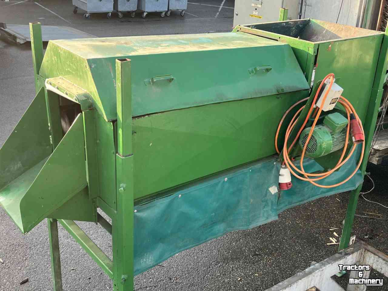 Other conveying equipment and accessories  Reinigingsmachine, knolselderij