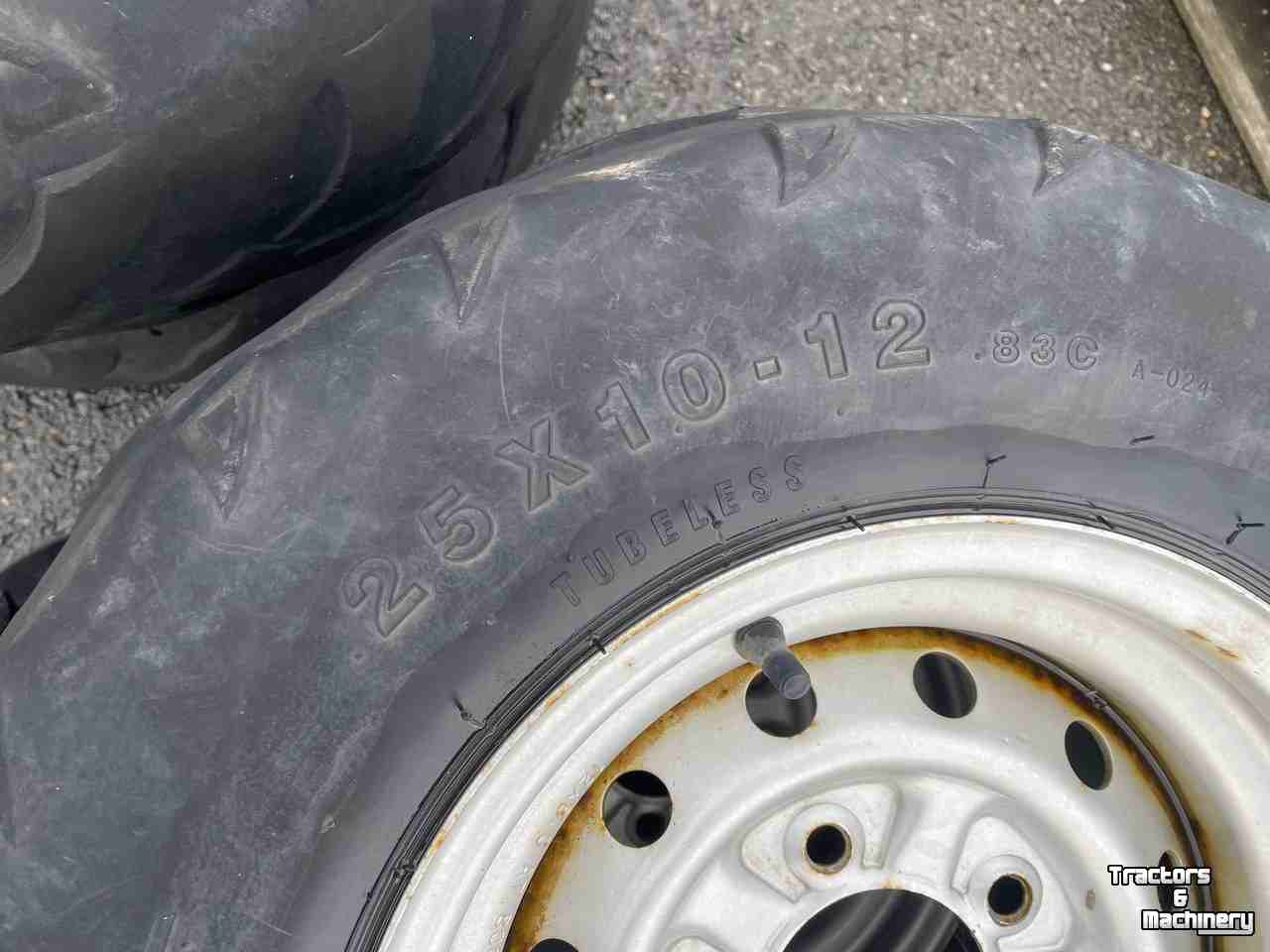 Wheels, Tyres, Rims & Dual spacers  Sun.F 25X10-12 set banden