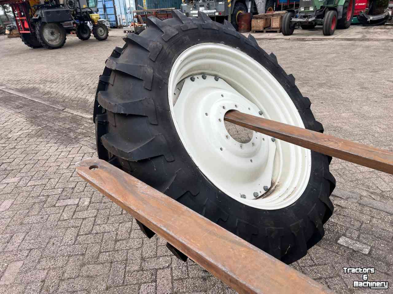 Wheels, Tyres, Rims & Dual spacers Michelin 13.6R38 ongebruikt incl. NH velg