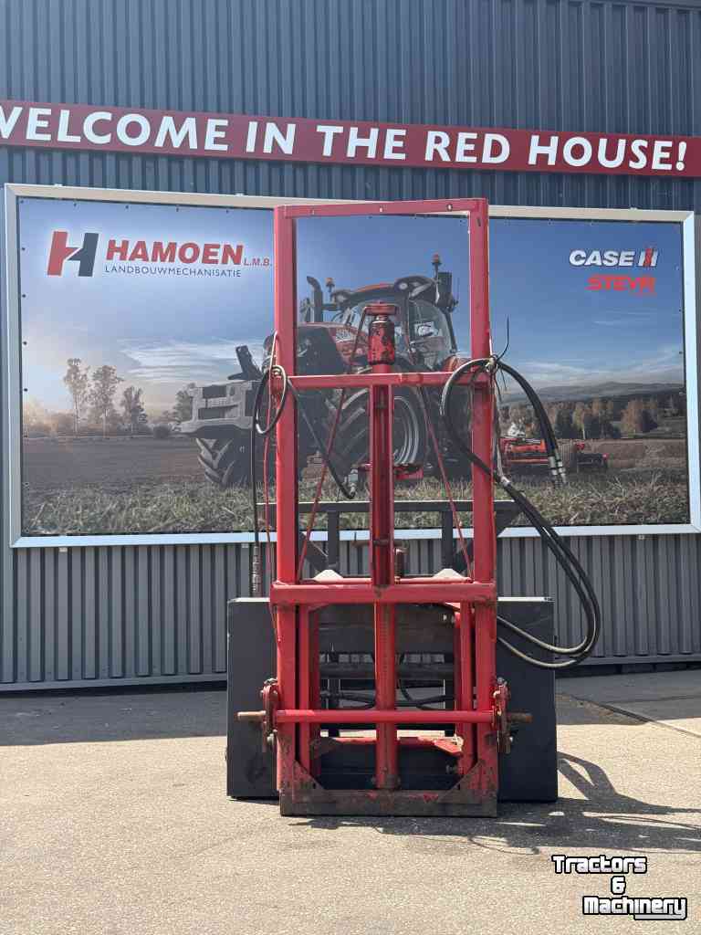 Bale clauw Trioliet Trioliet hefmast met JGS Balenklem