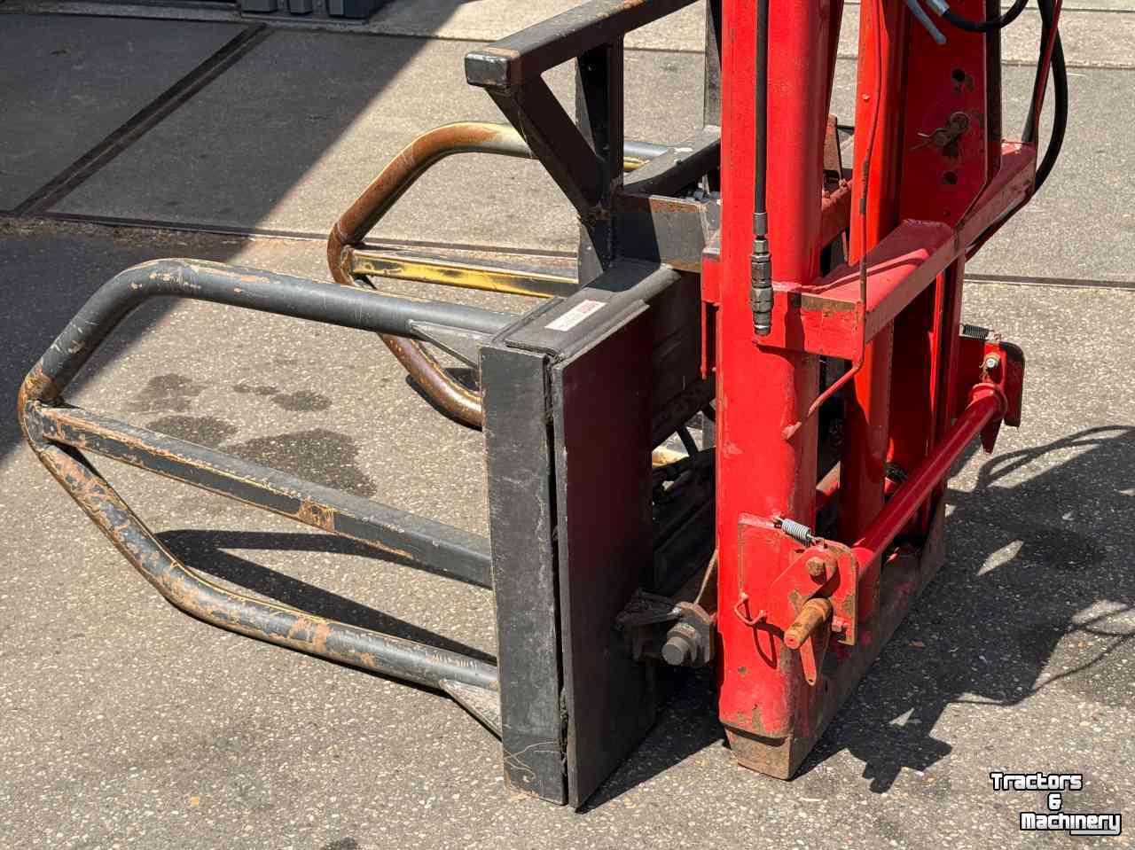 Bale clauw Trioliet Trioliet hefmast met JGS Balenklem