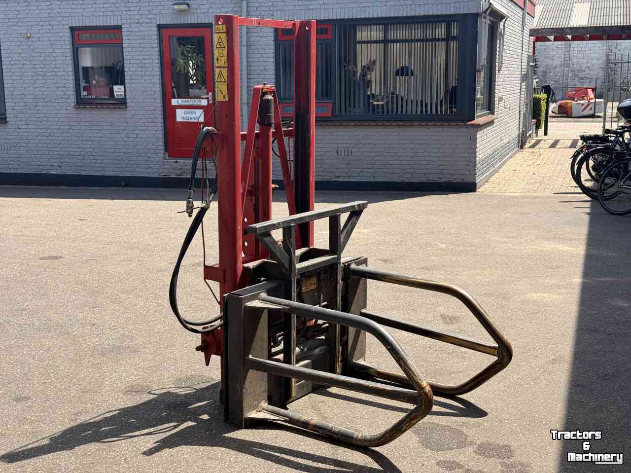 Bale clauw Trioliet Trioliet hefmast met JGS Balenklem