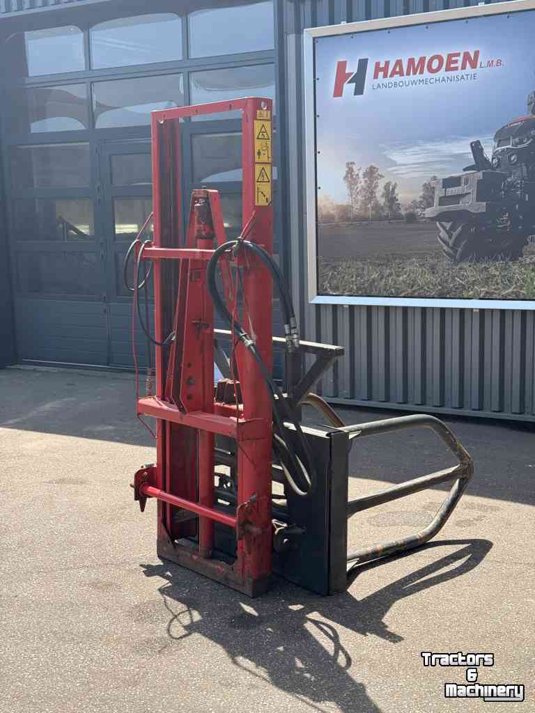 Bale clauw Trioliet Trioliet hefmast met JGS Balenklem