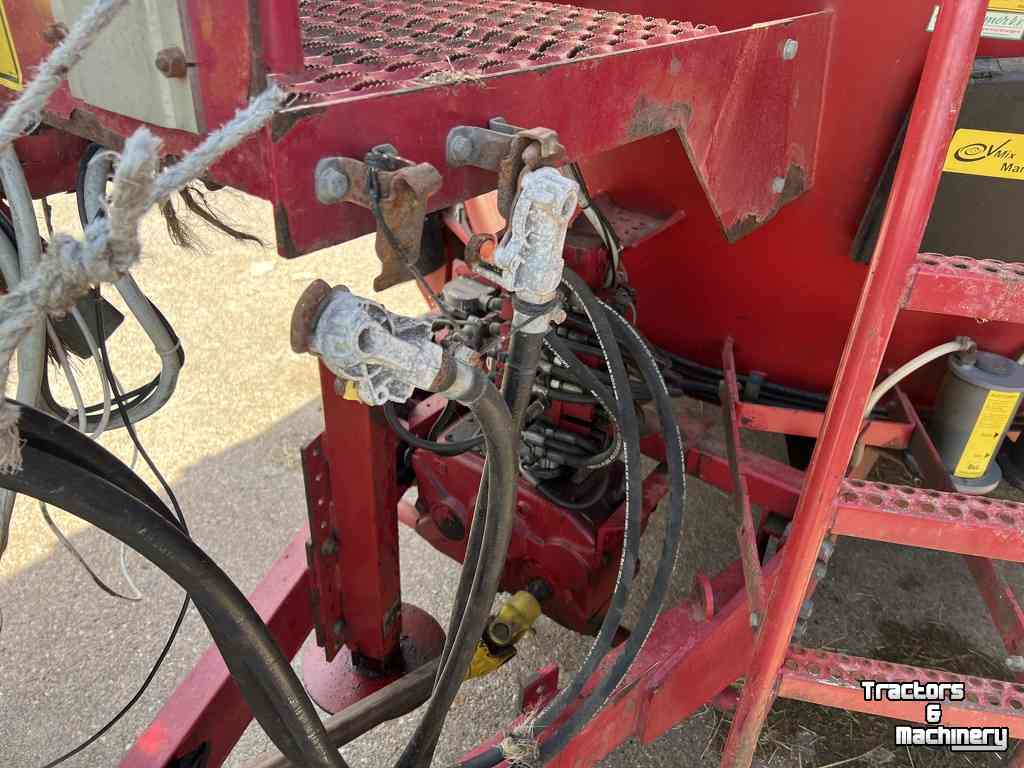 Vertical feed mixer BVL Voermengwagen