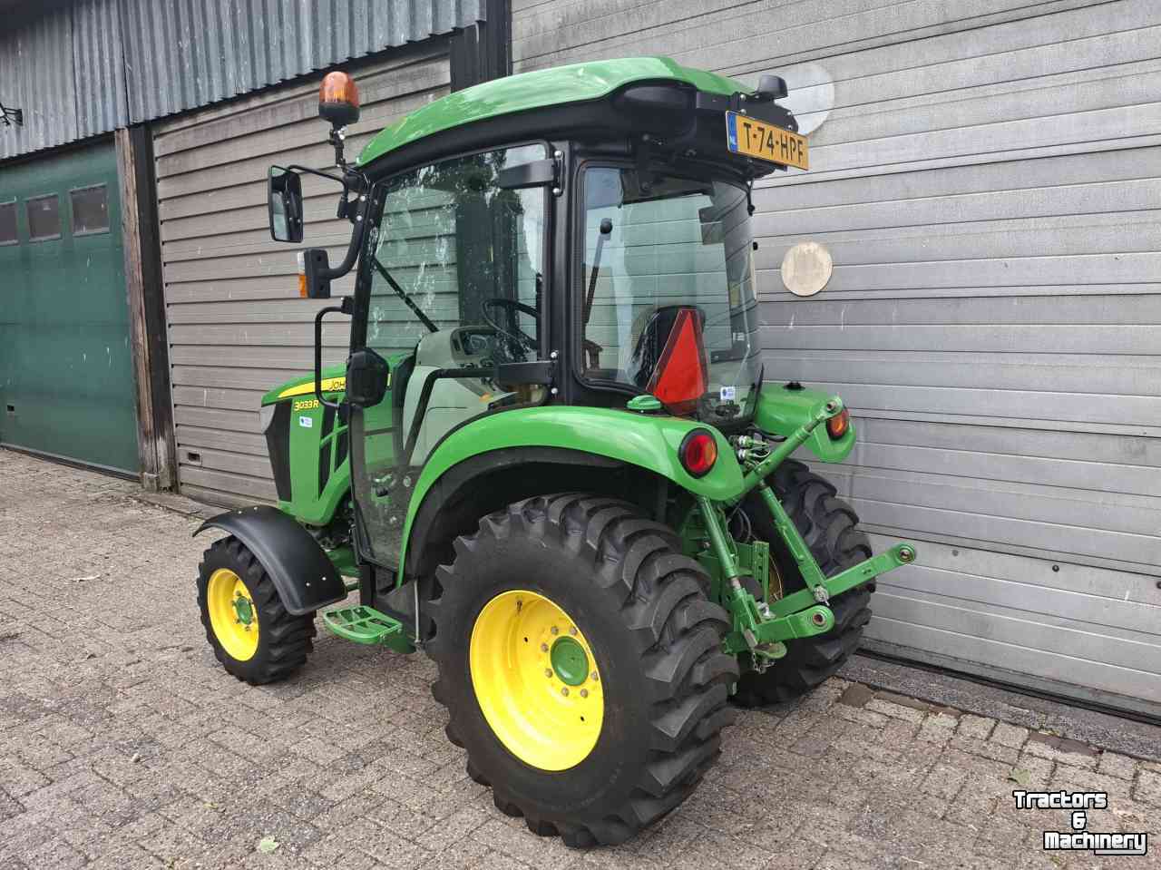Horticultural Tractors John Deere 3033R compact tractor smalspoor hydrostaat tuin en park communal kleine trekker mini