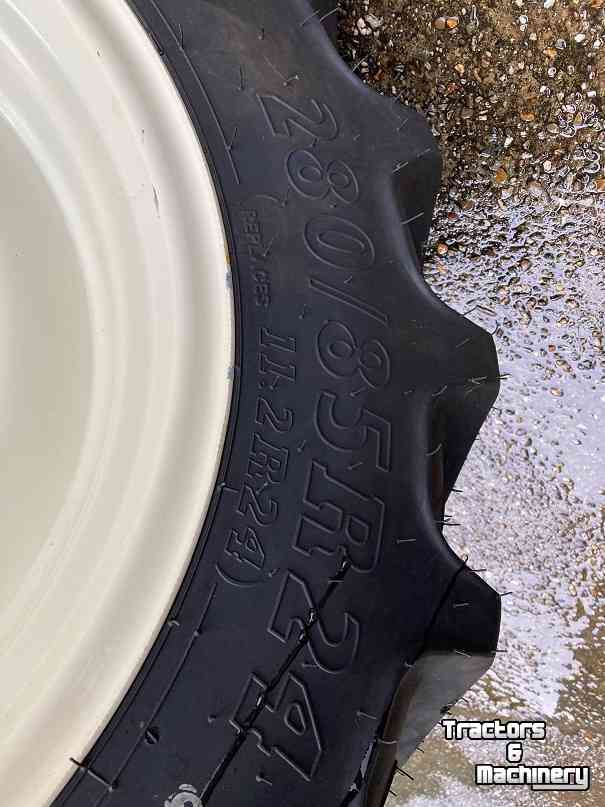 Wheels, Tyres, Rims & Dual spacers International Case-IH set wielen nieuw BKT 280/85R24