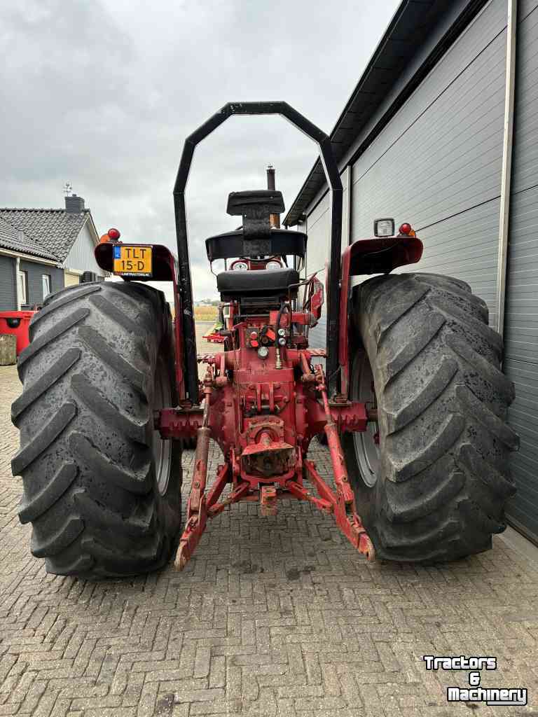 Tractor International 766 black stripe
