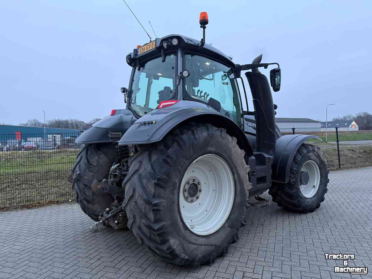 Tractor Valtra T214