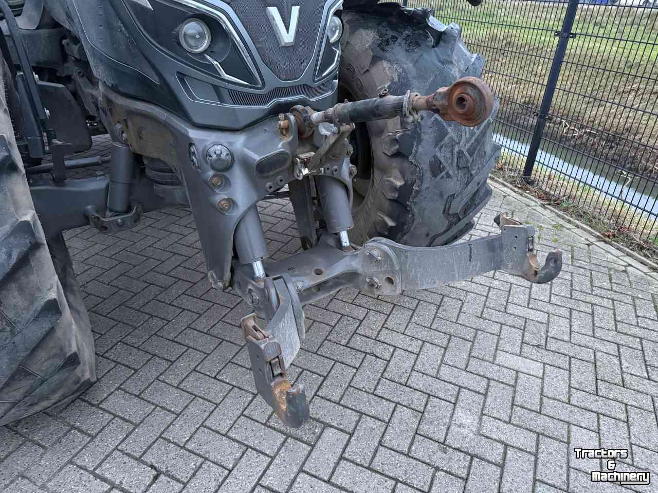 Tractor Valtra T214