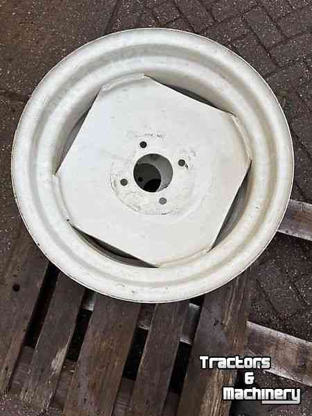 Wheels, Tyres, Rims & Dual spacers Renault Voorvelg 5.5x18