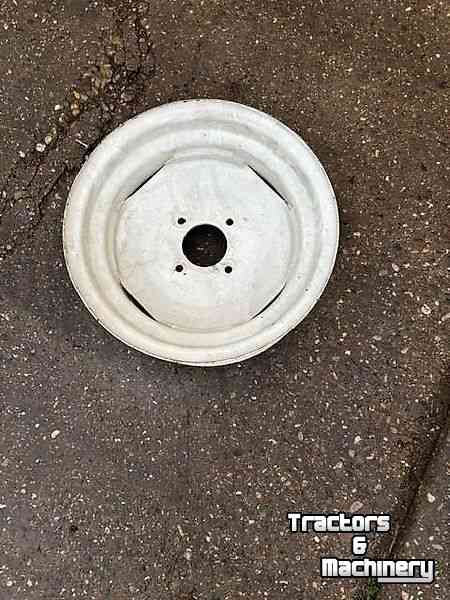 Wheels, Tyres, Rims & Dual spacers Renault Voorvelg 5.5x18