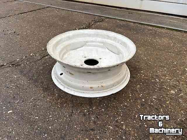 Wheels, Tyres, Rims & Dual spacers Renault Voorvelg 5.5x18