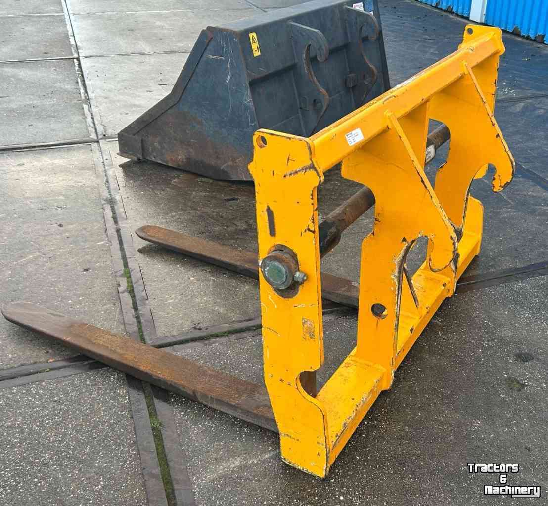 Pallet Forks JCB Palletvorken met compact tool carrier