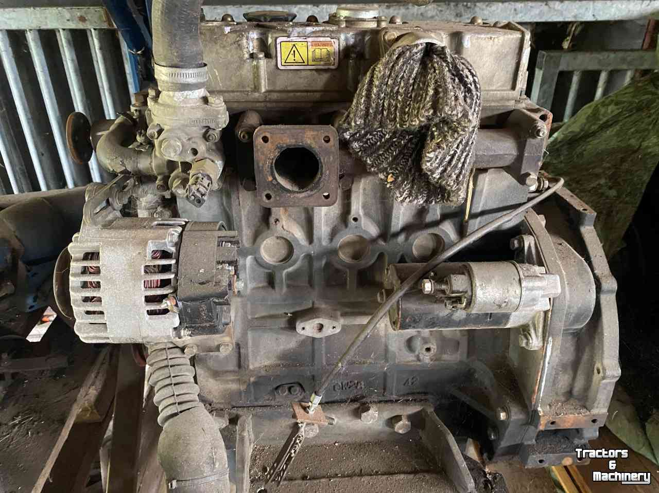 Engine Perkins 404-d15