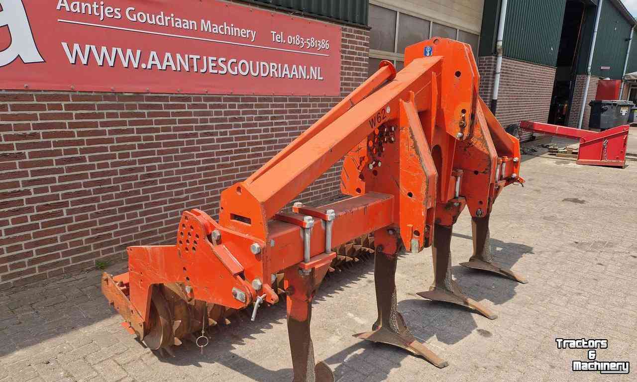 Deep subsoiler Kuhn Cultisoil DC 301 Diepwoeler
