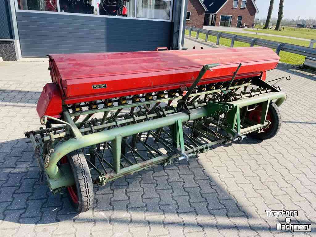 Seed drill Nodet Nokkenrad zaaimachine