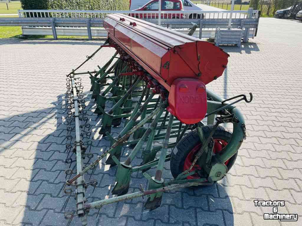 Seed drill Nodet Nokkenrad zaaimachine