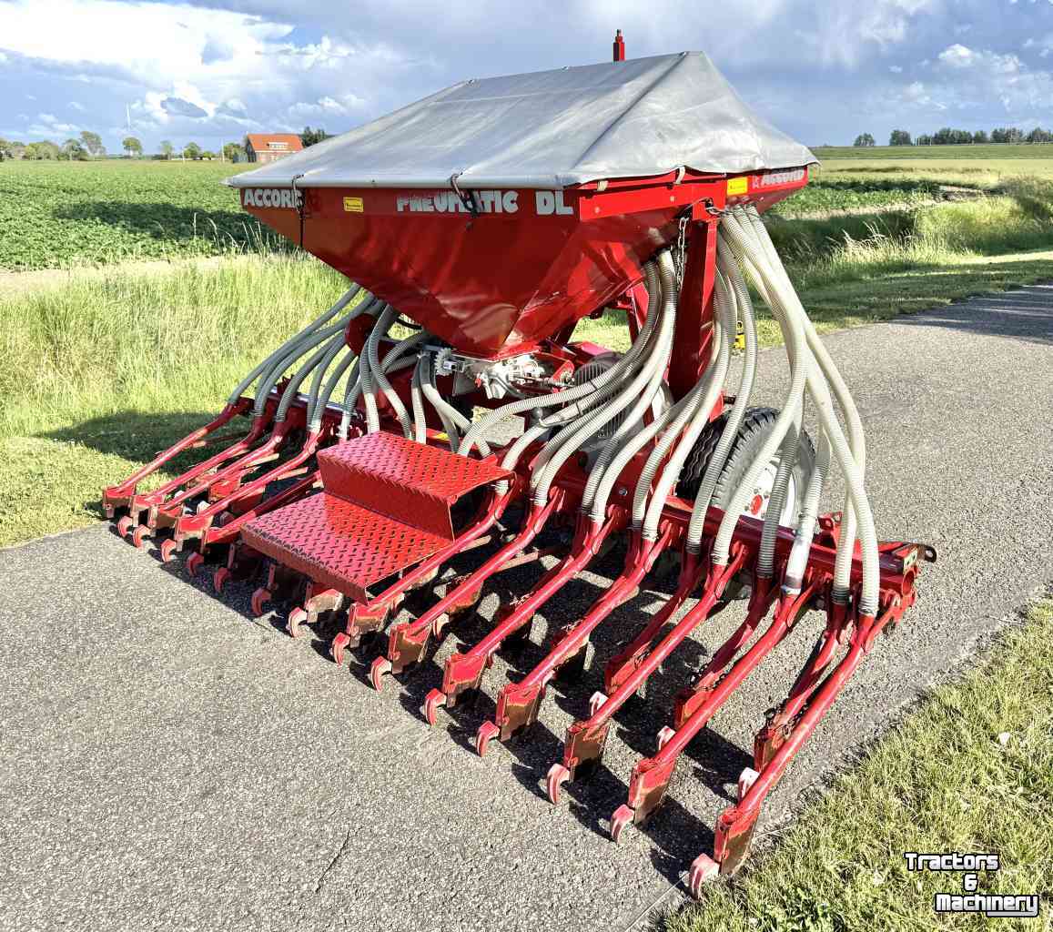 Seed drill Accord Pneumatic DL opbouw zaaimachine
