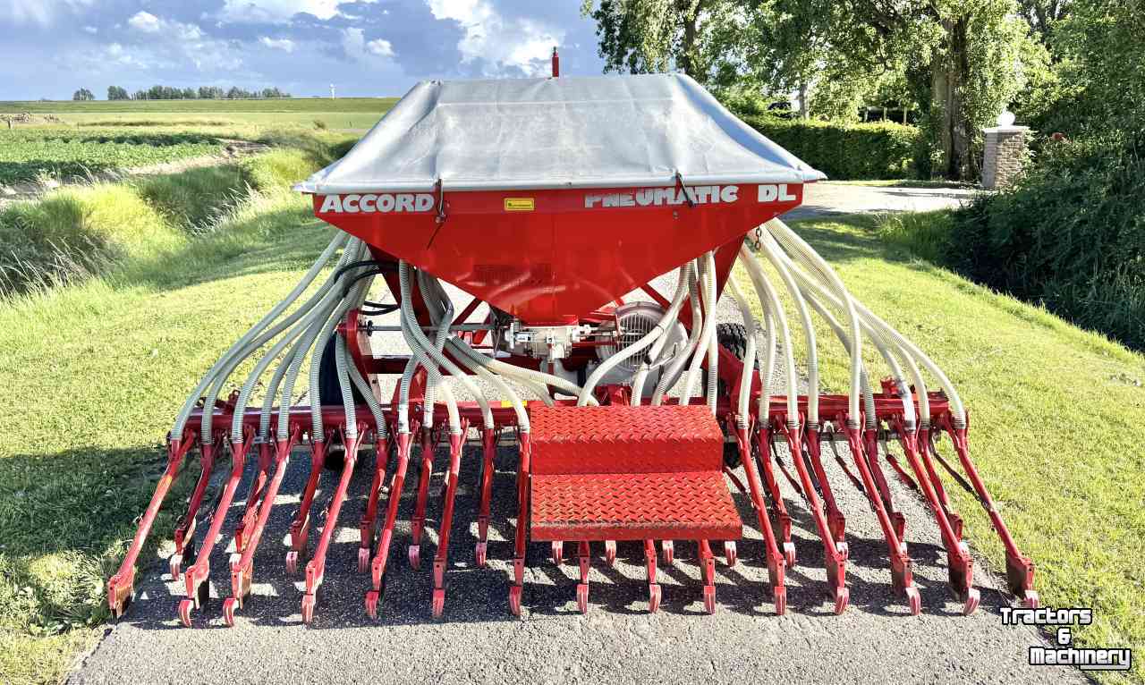 Seed drill Accord Pneumatic DL opbouw zaaimachine