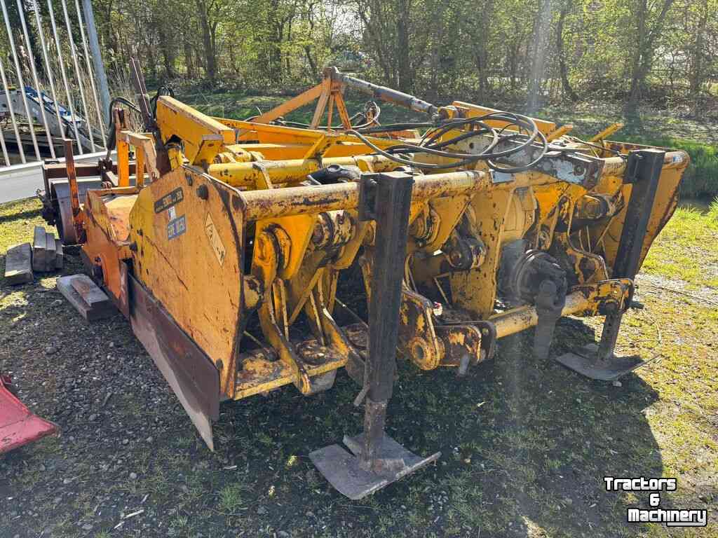 Spader machine Selvatici 2510 Serie 180 250 met hakenfrees en aandrukrol
