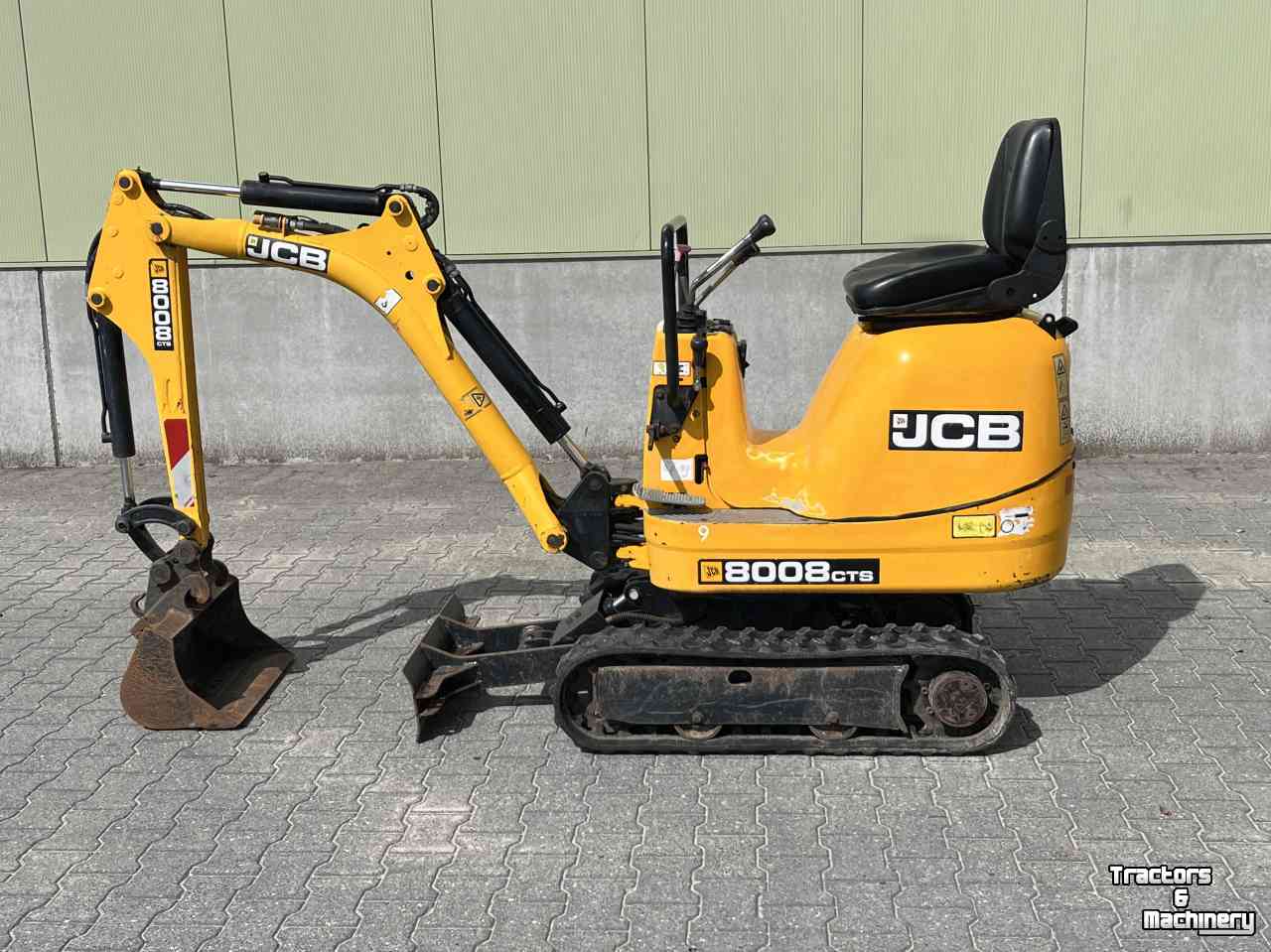 Mini-Excavator JCB Micrograafmachine JCB 8008 CTS met machinetransporter