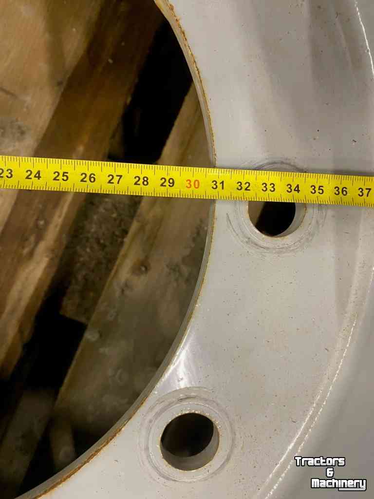 Wheels, Tyres, Rims & Dual spacers Agco 18x28