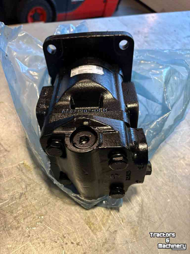 Diverse new spare-parts New Holland LM verreiker telehandler