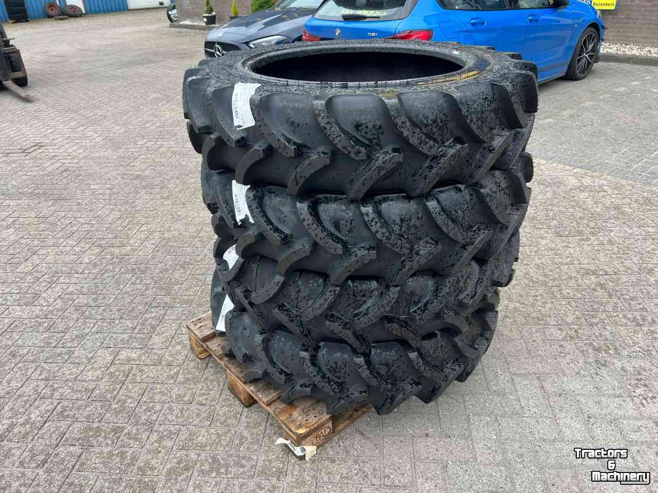 Wheels, Tyres, Rims & Dual spacers Vredestein 280/85R28 nieuw uit voorraad leverbaar