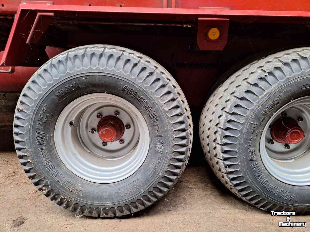 Self-loading wagon Strautmann Super vitesse 260 DO Dosseer walsen
