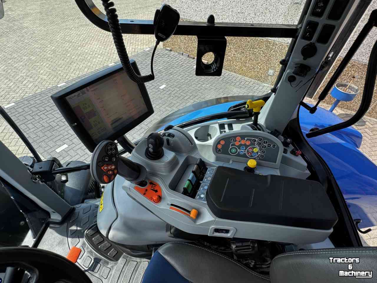 Tractor New Holland T7.225AC vario Stage V Fronthef Lucht GPS