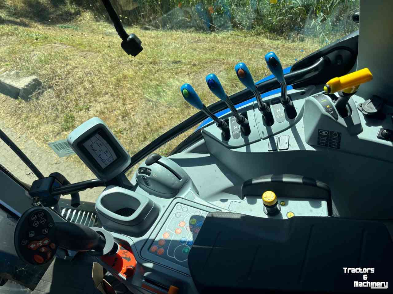 Tractor New Holland T6 145 DC