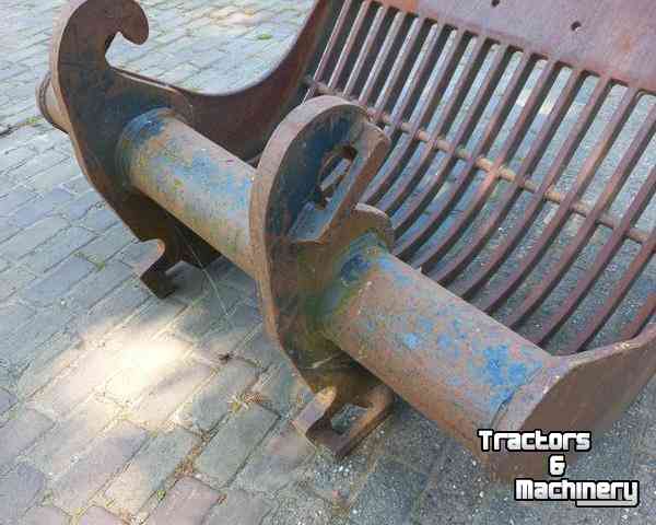 Skeleton buckets  Puinriek CW 40