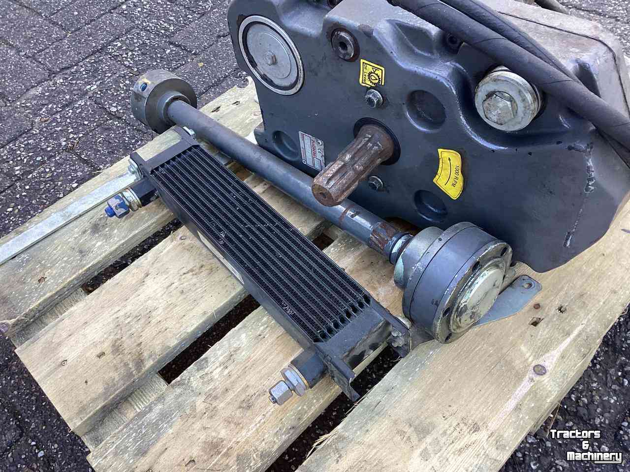 Front-hitch & Pto Zuidberg Front PTO / Aftakas afkomstig van Valtra 4 serie
