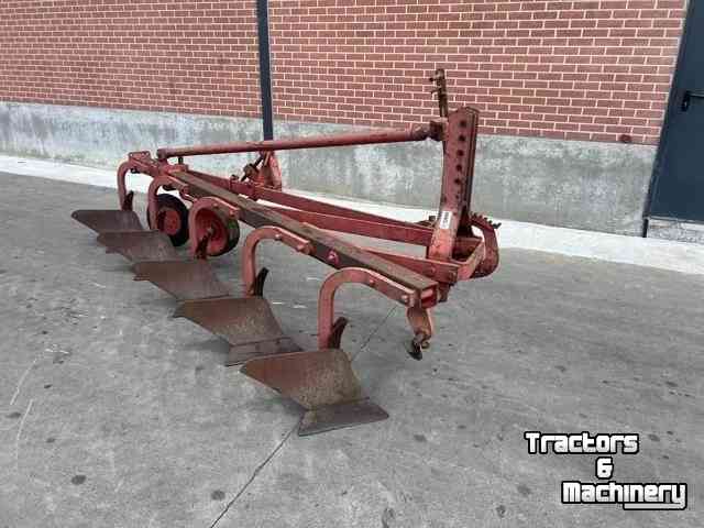 Ploughs  5-schaar ploeg