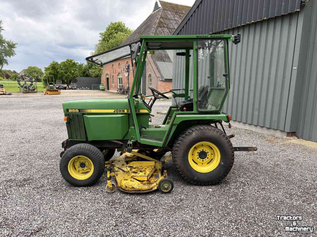 Horticultural Tractors John Deere 855 Diesel met maaidek en cabine