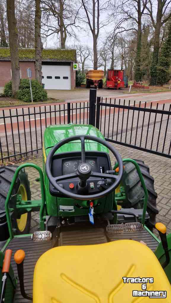 Tractor John Deere 5055E