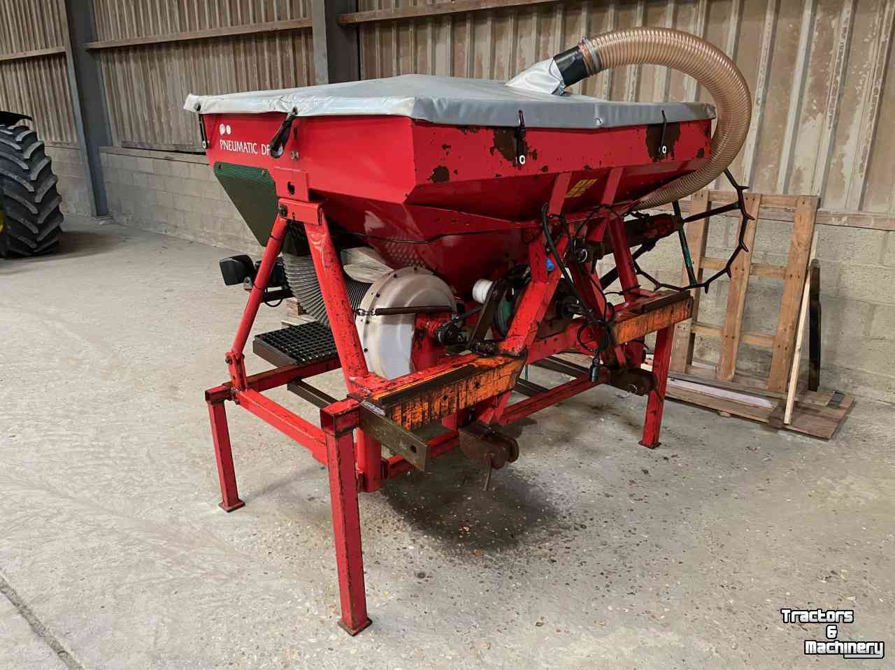 Seed drill Accord Kverneland Accord DF1 front zaaitank