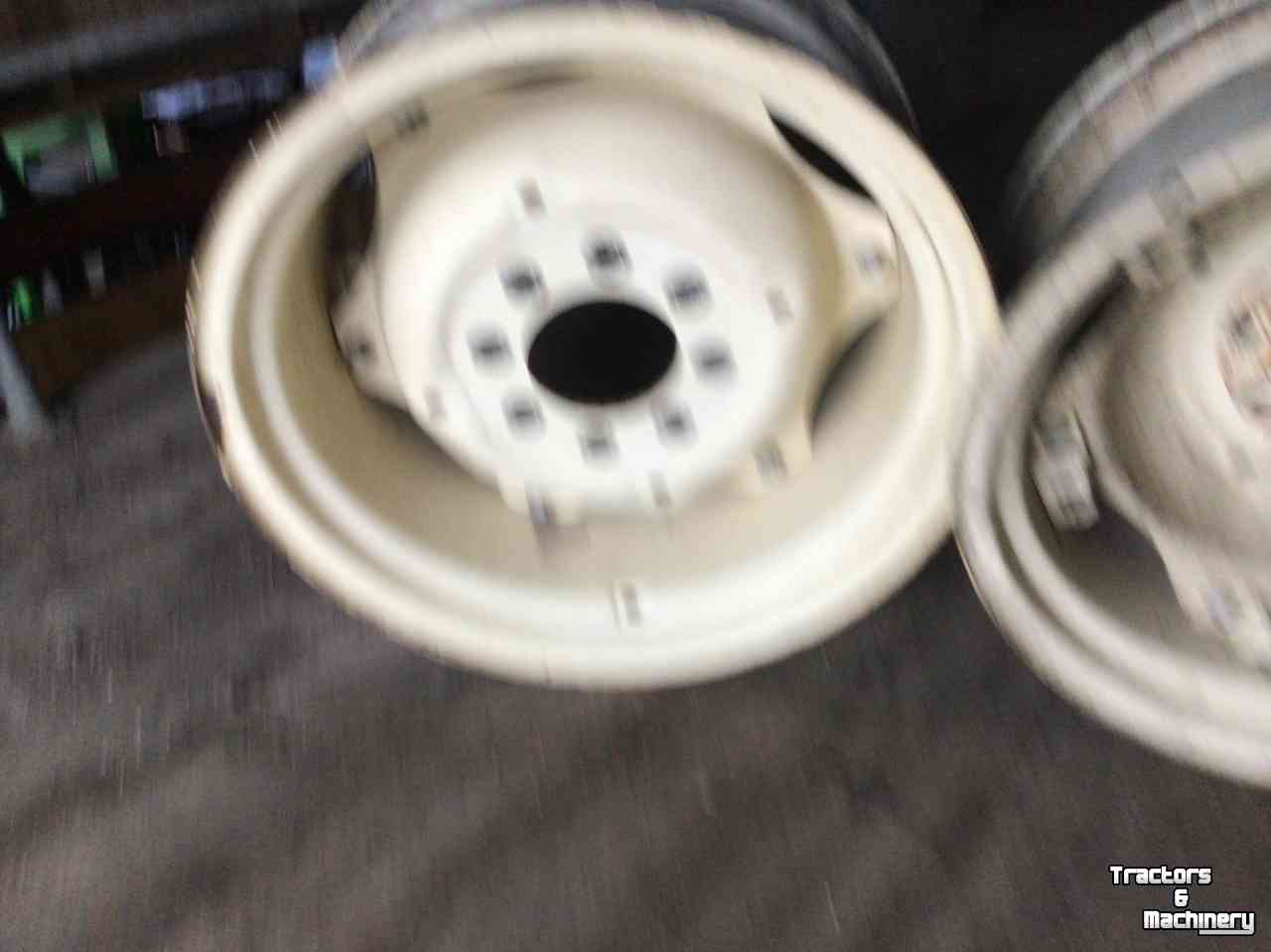 Wheels, Tyres, Rims & Dual spacers Same 13-24 (140-203-8)