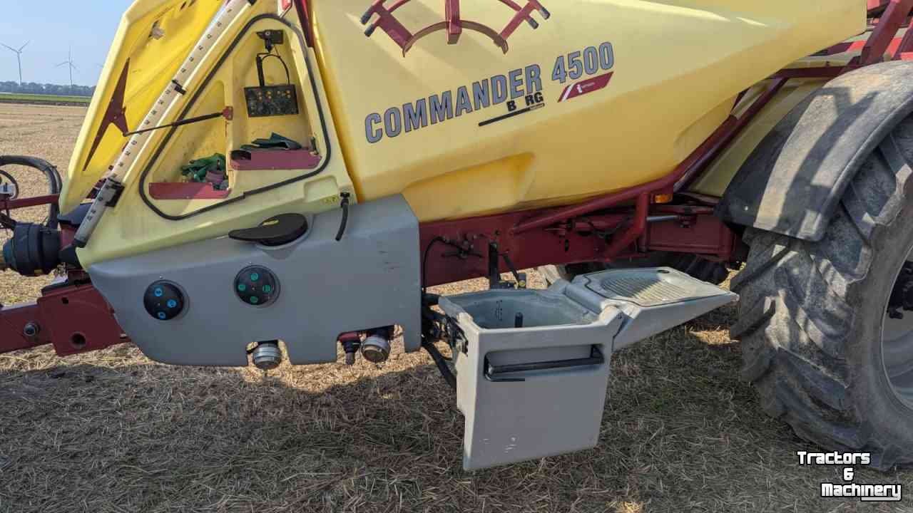 Fieldsprayer pull-type Hardi commander 4500 I Twin Force
