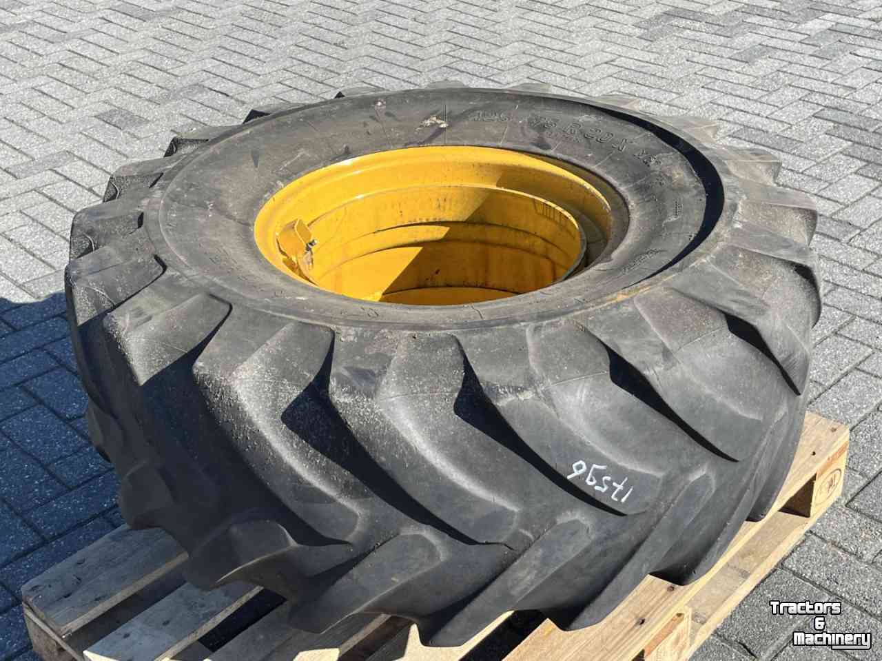 Wheels, Tyres, Rims & Dual spacers  425/75R20 Dubbellucht 20"