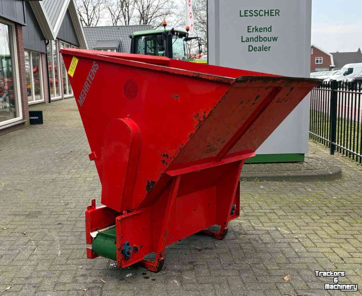 Sawdust spreader for boxes Mehrtens EG1200BL Boxenstrooier