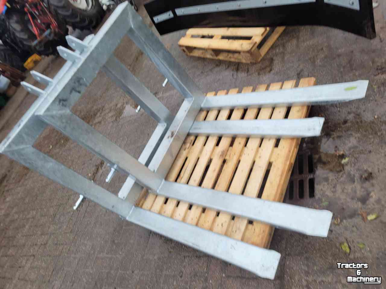 Other harvesters and accessories  Palletdrager  1000 kg