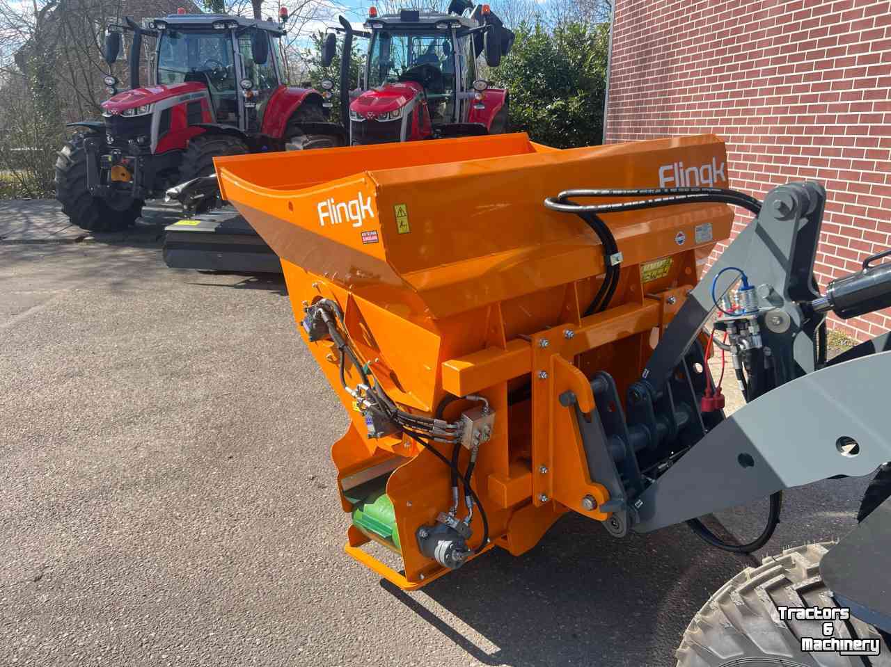 Sawdust spreader for boxes Flingk KSS 1015 boxenstrooier / zaagselstrooier / instrooibak