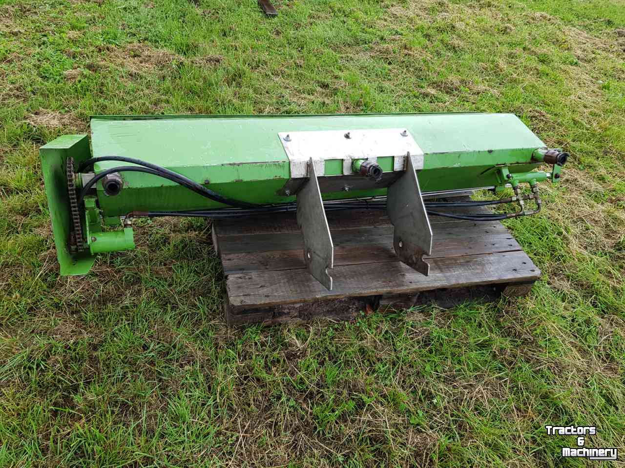 Fertilizer spreader Basrijs Rijenbemester 3 uitlopen