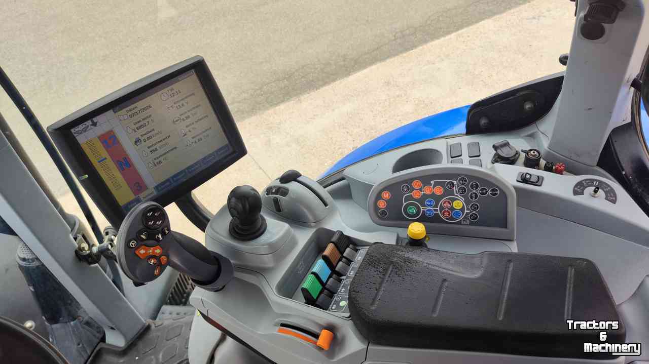 Tractor New Holland T7.245 PC Sidewinder INT4