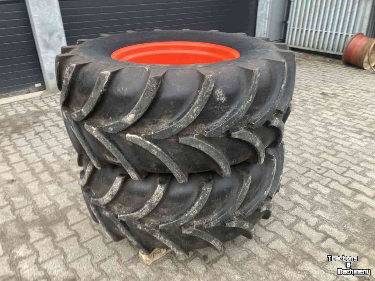 Wheels, Tyres, Rims & Dual spacers  540/65r28 vredestein 35mm op wiel